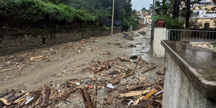 Ischia, il maltempo non si ferma ed il rischio frana rimane altro: partono le evacuazioni