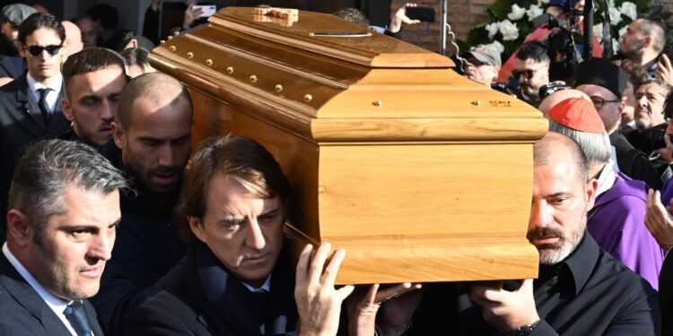 In migliaia ai funerali di Sinisa Mihajlovic