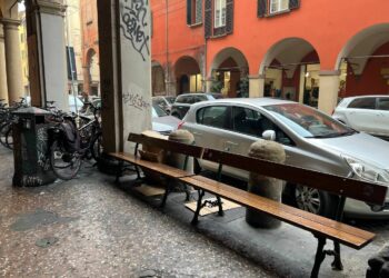 Senzatetto trovato morto su una panchina: aveva 75 anni