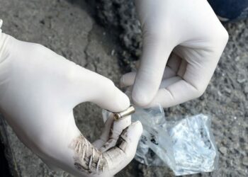 Spari fuori la scuola a Scampia: terrore per i ragazzi
