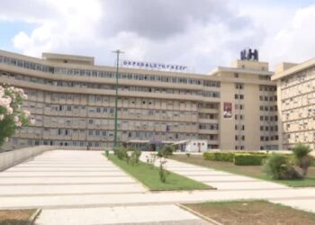 Amico lo colpisce al volto con un pugno: 21enne in gravissime condizioni