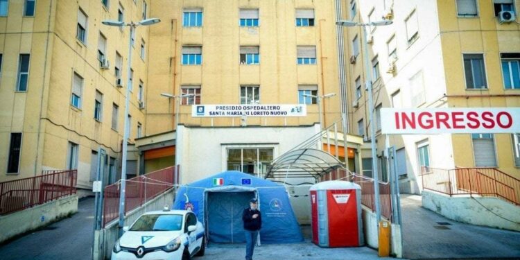 Vigilantes aggredito: uomo gli getta contro l’acido muriatico