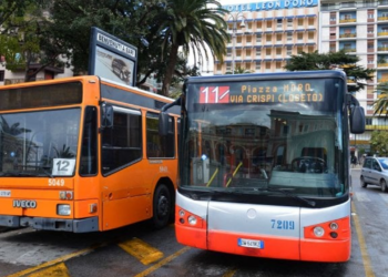 Difende Ragazza Bus Bari