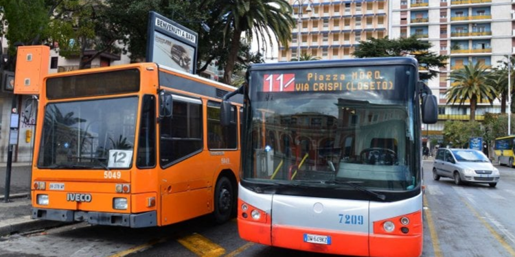 Difende Ragazza Bus Bari