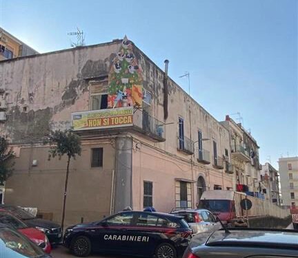 “Il Reddito di cittadinanza non si tocca”: 57enne denunciato per istallazione contro il governo