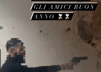 “Auguri a chi non tradisce gli amici”: esplode colpi di pistola per Capodanno