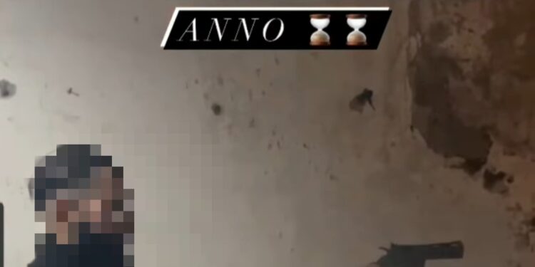 “Auguri a chi non tradisce gli amici”: esplode colpi di pistola per Capodanno