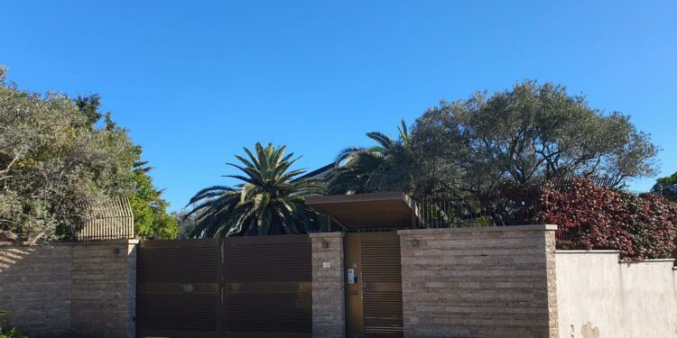 Rapina nella villa di De Cecco:In ostaggio moglie e figlia