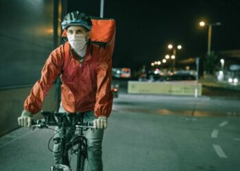 Rider aggredito il sabato sera: scaraventato a terra da 8 sconosciuti