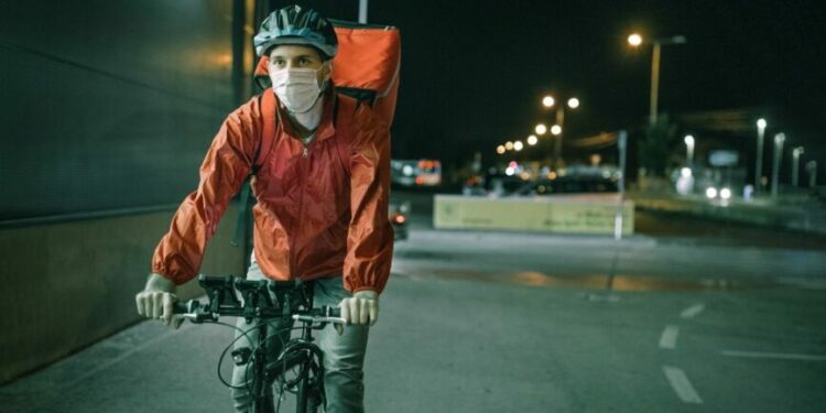 Rider aggredito il sabato sera: scaraventato a terra da 8 sconosciuti