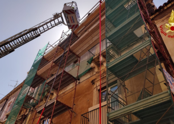 Incendio in un appartamento: trovato senza vita il corpo di un uomo