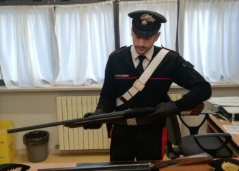 Infastidito dai testimoni di Geova spara con fucile per allontanarli