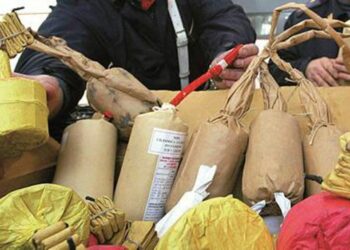 Napoli, primi feriti a causa dei botti di fine anno: ragazzo perde la mano per uno scherzo