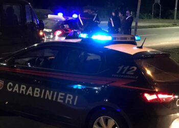 Al volante ubriaco: ritiro della patente e costretto a chiamare un familiare nel cuore della notte