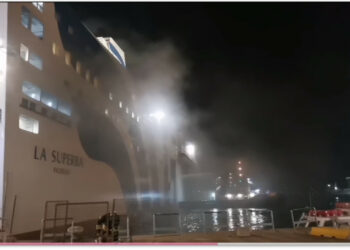 incendio nave palermo napoli