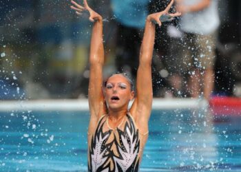 Linda Cerruti, campionessa del nuoto, vittima di diffamazioni e sessismo: 12 denunciati
