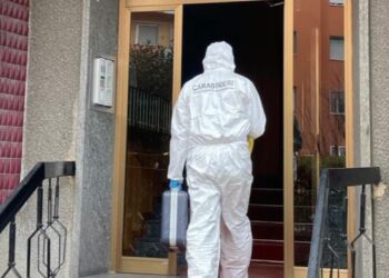 Giovane 27enne trovato morto asfissiato dal compagno di 71 anni