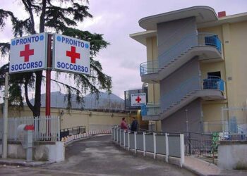 Caos all’ospedale: “Fatemi visitare subito o distruggo tutto”