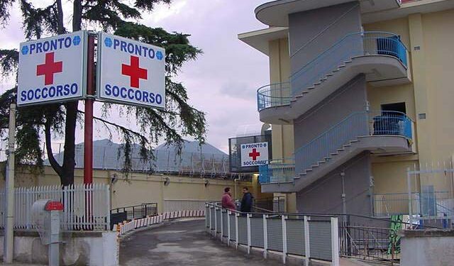 Caos all’ospedale: “Fatemi visitare subito o distruggo tutto”