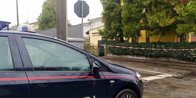 Lite in famiglia finisce in tragedia: uomo tenta di uccidere moglie e suocero poi si suicida