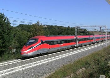 treno travolge un uomo