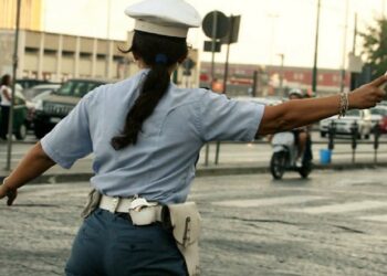 aggredisce una vigilessa napoli