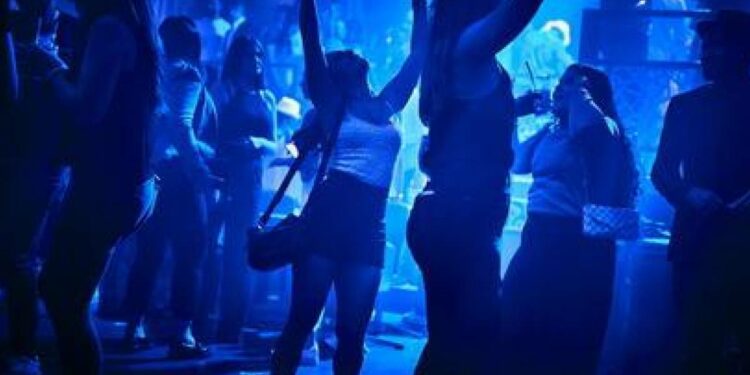 Picchiato per uno sguardo di troppo: giovanissimi mandano in ospedale un uomo