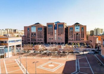 Trovato all’alba cadavere di una 25enne nel bagno di un’università