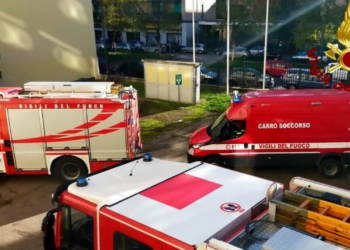 Ambulanze e militari fuori la scuola: è boom di bambini intossicati