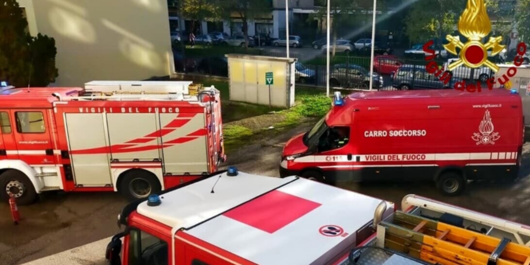 Ambulanze e militari fuori la scuola: è boom di bambini intossicati