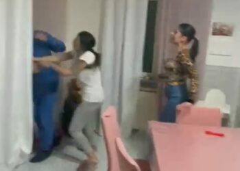 Uomo massacrato di botte dall’ex moglie e dalle due amanti: scattano le indagini