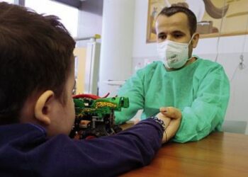 Padre eroe salva il figlio donando un polmone