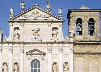 Arciprete donnaiolo: ecco come l’uomo di chiesa aveva diverse relazioni