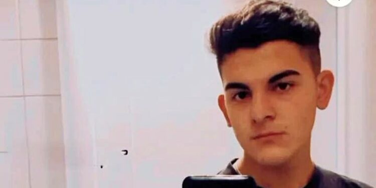 Perde il controllo e scivola dalla moto: aveva solo 17 anni. Lutto a Ticciano