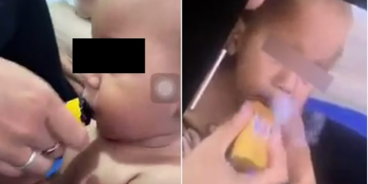 Fanno fumare una sigaretta elettronica al bimbo di 11 mesi e se la ridono