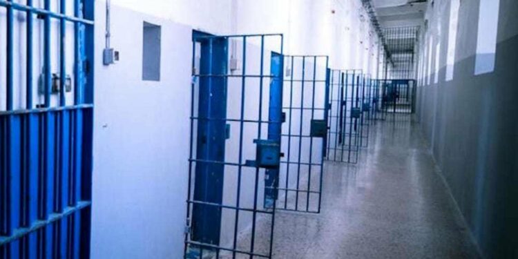 Detenuto aggredisce un poliziotto nel carcere di Santa Maria Capua Vetere