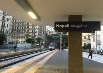 Uomo investito sui binari, paura alla stazione di Napoli