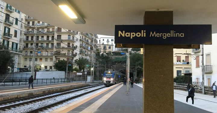 Uomo investito sui binari, paura alla stazione di Napoli