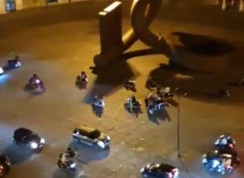 Baby Gang sfrecciano nel cuore nella notte a Piazza Mercato, Borrelli: “Intervenire prima che la situazione precipiti” (Con Video)