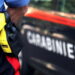 Carabinieri costretti ad usare il Taser per bloccare un uomo che correva nudo in strada: l’accaduto