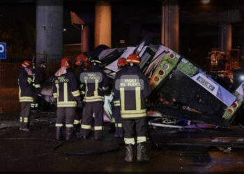 Giù’ dal viadotto: bus a metano precipita a Mestre