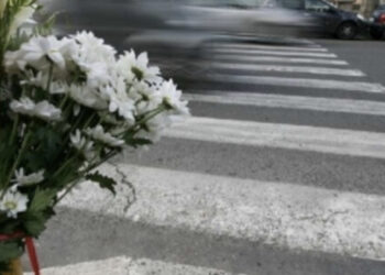 Roma, travolta da auto su strisce pedonali: morte cerebrale per 15enne