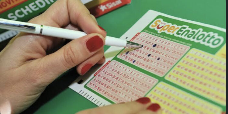 Vinti 120mila euro al SuperEnalotto nel Palermitano