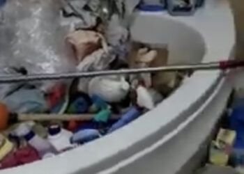 Madre e figlio accumulatori  seriali. Il fratello maggiore chiede aiuto alle istituzioni locali