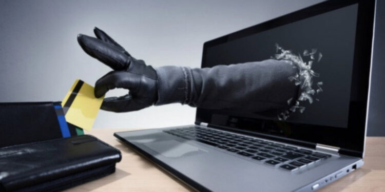 Truffato per 40mila euro online dopo un falso sms