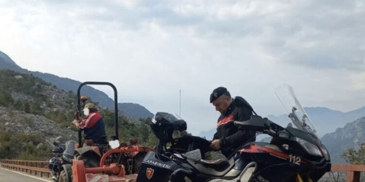 A 100 km/h con il trattore, fermato dai Carabinieri
