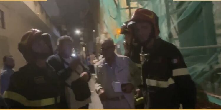 Casalnuovo di Napoli, rischio crollo per una palazzina in centro