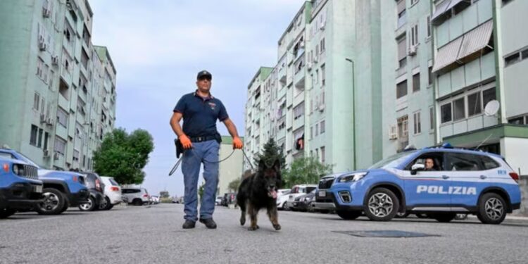 Controlli al Parco Verde di Caivano, 250 persone identificate