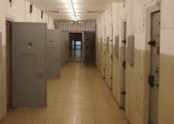 S. MARIA CAPUA VETERE, ASSURDA FOLLIA NEL CARCERE: DETENUTO AGGREDISCE ISPETTORE POLIZIA PENITENZIARIA E GLI FRATTURA IL NASO. SAPPE: “BASTA! TOLLERANZA ZERO E SUBITO COMANDANTE TITOLARE”