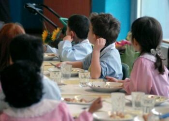 Mense da incubo: a Firenze un bullone nel pasto di una bimba di terza elementare